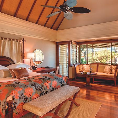 Constance Prince Maurice Poste de Flacq Quarto foto A bedroom at the Four Seasons Resort