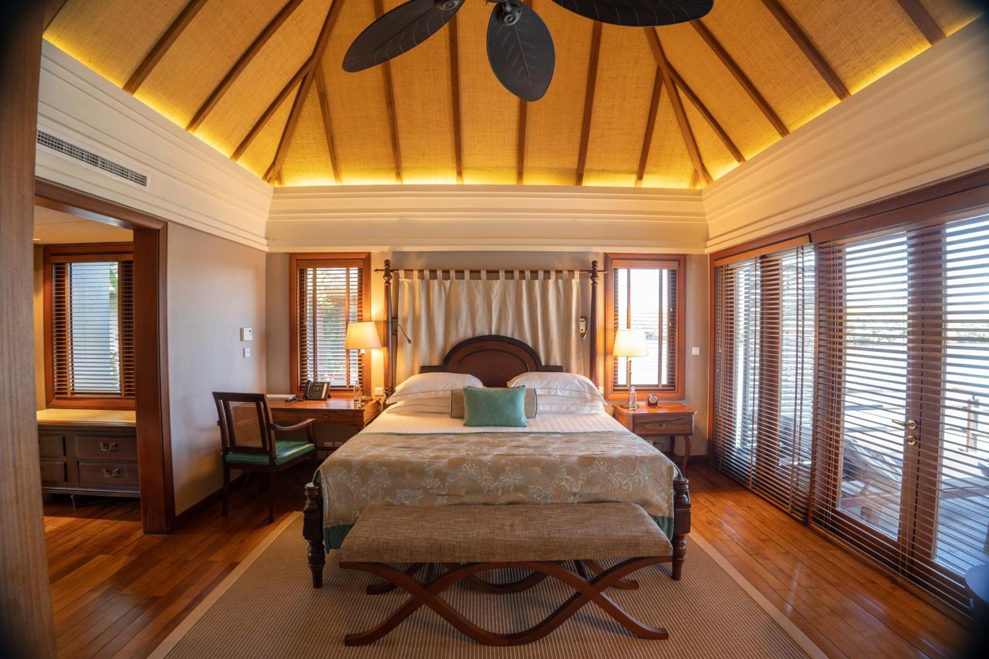 Constance Prince Maurice Poste de Flacq Exterior foto A bedroom at the resort